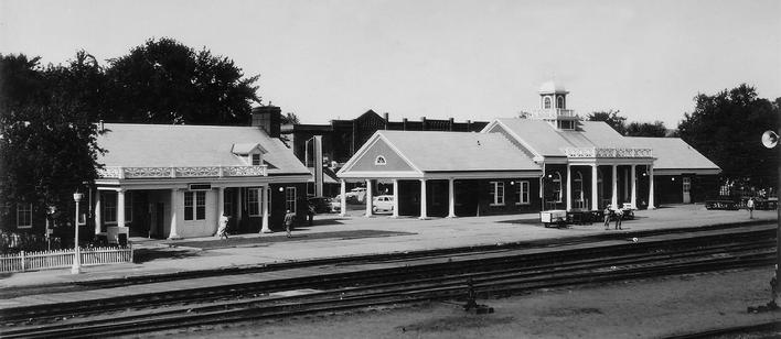 Track-side view of Mandan's depot and Beanery in 1947